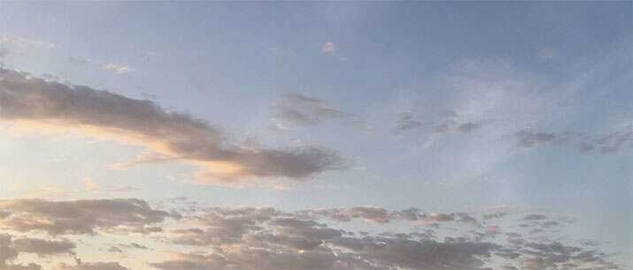 css3淡淡的雾气飞过动画特效 发卡网创- 首码创想网创资源